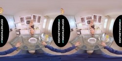 DDFNetworkVR_Horny_Housewife_Peneloppe_Ferre_and_Kai_Taylor_5400x2700_30000_cbr_60fps_sbs_180_LR.mp4 截图3