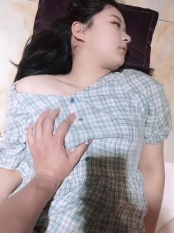 最新反差婊 高端私密群内部福利群泄密流出视图基本都露脸美女如云 截图3