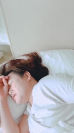 京都落地窗前，小伙子约炮寂寞阿姨，大早上起来打个晨炮，搞出了很多白浆，不敢内射啊，拔出来射屁股！ 截图16