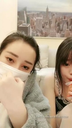 小热巴OOXX高颜值双女舔逼道具自慰啪啪，抹上润滑油震动棒插入给炮友口交骑坐 截图8