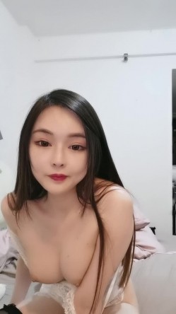 气质甜美女神美乳粉穴4小时极度诱惑，镂空装黑丝袜大姨妈塞着棉袜，你们想来干我吗，跳蛋震穴浴室洗澡湿身诱惑 截图7