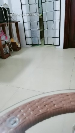 去女同事家吃饭借酒劲偷操来一炮 扒开小穴不带套直接差进入 小逼好紧插半天 主动抓J8骑操 截图1
