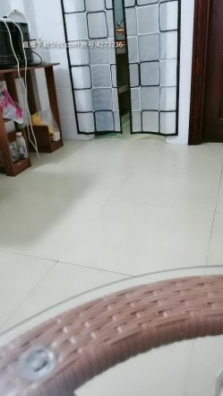 去女同事家吃饭借酒劲偷操来一炮 扒开小穴不带套直接差进入 小逼好紧插半天 主动抓J8骑操 截图3