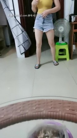 去女同事家吃饭借酒劲偷操来一炮 扒开小穴不带套直接差进入 小逼好紧插半天 主动抓J8骑操 截图9