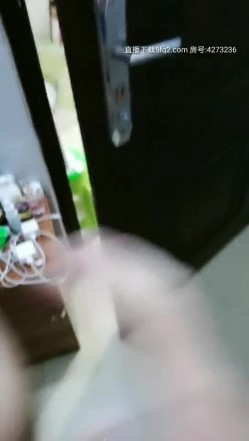 去女同事家吃饭借酒劲偷操来一炮 扒开小穴不带套直接差进入 小逼好紧插半天 主动抓J8骑操 截图12