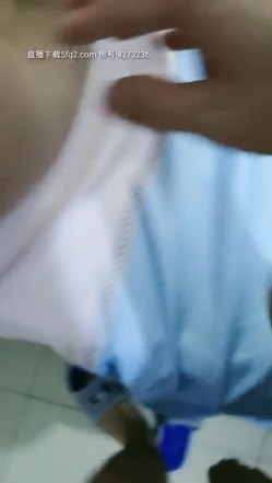 去女同事家吃饭借酒劲偷操来一炮 扒开小穴不带套直接差进入 小逼好紧插半天 主动抓J8骑操 截图15