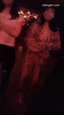 【猎奇资源 ️砂舞】舞厅内的淫乱2 ️重金属般性爱 男人的天堂 抓奶+抠逼+摸屌+口爆+打站桩 截图8