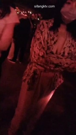 【猎奇资源 ️砂舞】舞厅内的淫乱2 ️重金属般性爱 男人的天堂 抓奶+抠逼+摸屌+口爆+打站桩 截图10