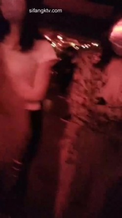 【猎奇资源 ️砂舞】舞厅内的淫乱2 ️重金属般性爱 男人的天堂 抓奶+抠逼+摸屌+口爆+打站桩 截图12