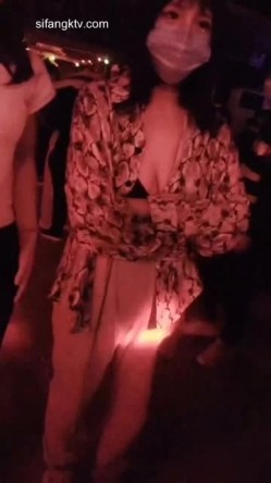 【猎奇资源 ️砂舞】舞厅内的淫乱2 ️重金属般性爱 男人的天堂 抓奶+抠逼+摸屌+口爆+打站桩 截图13
