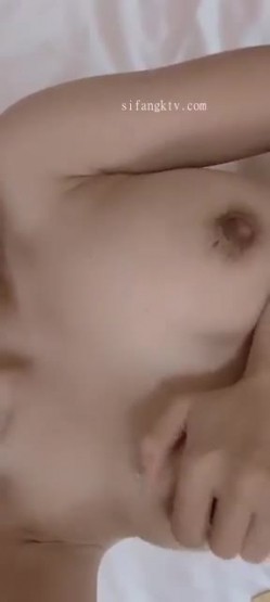 网红脸高颜气质车模【璐璐】电报群土豪定制，居家各种露脸淫荡自拍，洗澡自摸秀隐私部位特写 截图9