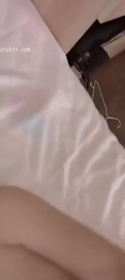 网红脸高颜气质车模【璐璐】电报群土豪定制，居家各种露脸淫荡自拍，洗澡自摸秀隐私部位特写 截图10