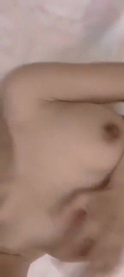 网红脸高颜气质车模【璐璐】电报群土豪定制，居家各种露脸淫荡自拍，洗澡自摸秀隐私部位特写 截图13