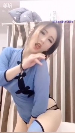 48万粉丝花椒现役主播有蓉露B福利视频 黑丝大屁股小尺度露逼 截图15
