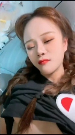 最新超福利〖绿帽淫妻〗电报群流出 互换淫妻女友换操 无套骑乘 淫语对白 高清720P原版无水印 截图3