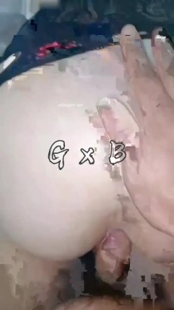 《极品反差淫妻泄密》真实骚妻居家活动无套内射刷锅第一人！推特网红NTR顶级绿帽奴GXB私拍调教啪啪3P美臀粉屄真不错 截图2