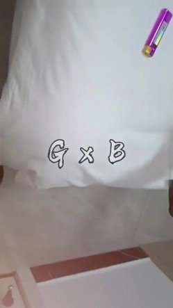 《极品反差淫妻泄密》真实骚妻居家活动无套内射刷锅第一人！推特网红NTR顶级绿帽奴GXB私拍调教啪啪3P美臀粉屄真不错 截图4