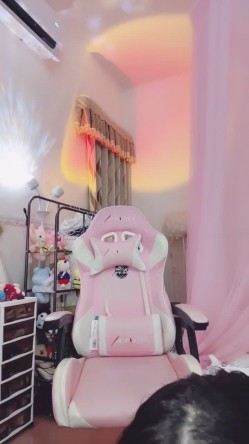 骚逼奶妈【03年蛇蛇】纹身浪妇，下海直播赚奶粉钱，开逼自慰性欲旺盛，道具自慰，高潮时奶头出奶 截图1