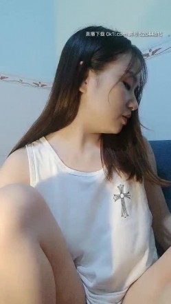非常骚的瑶瑶老师大奶子小粉丝镜头前的呻吟，揉着奶子道具抽插骚逼淫水流出非常刺激，叫的好骚不要错过 截图14