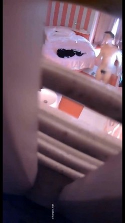 【360】补漏 粉红暗调情趣大圆床主题 年轻情侣14集 新鲜感，少妇美艳，身材不错，偷窥佳作必看收藏 截图4
