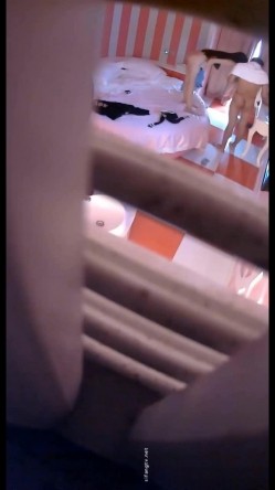 【360】补漏 粉红暗调情趣大圆床主题 年轻情侣14集 新鲜感，少妇美艳，身材不错，偷窥佳作必看收藏 截图5