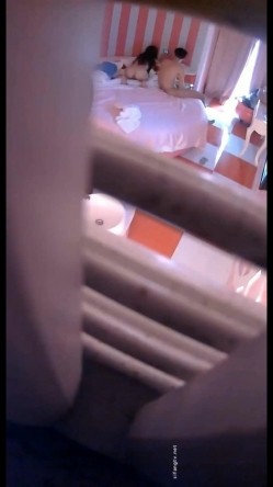 【360】补漏 粉红暗调情趣大圆床主题 年轻情侣14集 新鲜感，少妇美艳，身材不错，偷窥佳作必看收藏 截图6