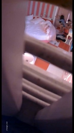 【360】补漏 粉红暗调情趣大圆床主题 年轻情侣14集 新鲜感，少妇美艳，身材不错，偷窥佳作必看收藏 截图10