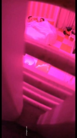 【360】补漏 粉红暗调情趣大圆床主题 年轻情侣14集 新鲜感，少妇美艳，身材不错，偷窥佳作必看收藏 截图12