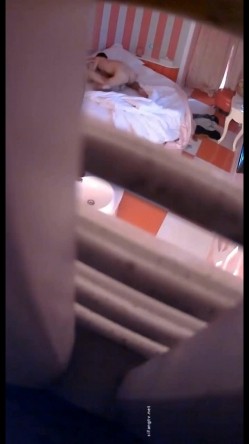 【360】补漏 粉红暗调情趣大圆床主题 年轻情侣14集 新鲜感，少妇美艳，身材不错，偷窥佳作必看收藏 截图14