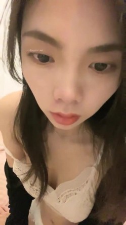 新人，兼职下海黄播，【五花肉】首秀，跳弹自慰了，爆撸N次，颜值高就是任性，怼到镜头上了，漂亮 截图7
