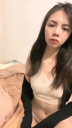 新人，兼职下海黄播，【五花肉】首秀，跳弹自慰了，爆撸N次，颜值高就是任性，怼到镜头上了，漂亮 截图13