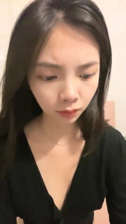 新人，兼职下海黄播，【五花肉】首秀，跳弹自慰了，爆撸N次，颜值高就是任性，怼到镜头上了，漂亮 截图14