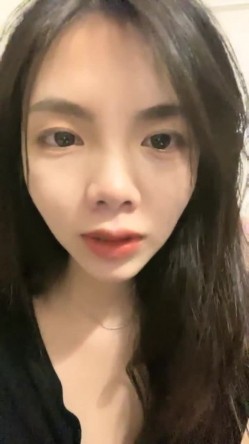 新人，兼职下海黄播，【五花肉】首秀，跳弹自慰了，爆撸N次，颜值高就是任性，怼到镜头上了，漂亮 截图16