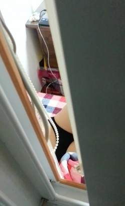 电子厂保安爬女工宿舍窗外偷拍 卧槽！干啥的都有阿 截图8