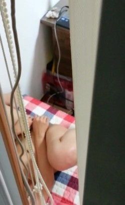 电子厂保安爬女工宿舍窗外偷拍 卧槽！干啥的都有阿 截图10