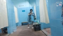 贵在真实，年轻小姐姐聚集地，游泳馆女士换衣淋浴间内部曝光，环肥燕瘦好多诱人的胴体，看见美女追着拍 截图4