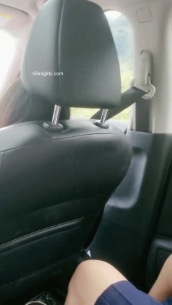 野外~玩刺激~玩心跳~【无敌小表妹】2男2女~车震小树林~茅屋~操出血，家中3P啪啪 截图3