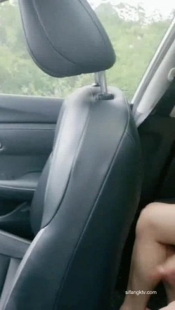 野外~玩刺激~玩心跳~【无敌小表妹】2男2女~车震小树林~茅屋~操出血，家中3P啪啪 截图15