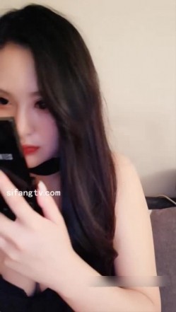 极品大奶桃花脸网红女主播『伊媚儿』风骚大秀 揉捏劲爆雪白大奶媚眼如丝淫欲挑逗把持不住 截图3