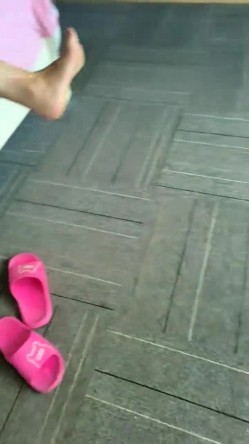 真实 陕西小孕妇，家中日日干炮记录，【蛋蛋后小孕妈】，5个月大肚子，总是想着做爱，可以放心的无套内射了，刺激！ 截图4