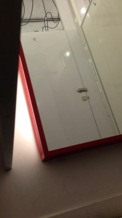 都市丽人精品女装店试衣间偷拍离子烫波浪卷发妹子觉得自己白奶罩不够性感,挑选了一件黑色的 截图6