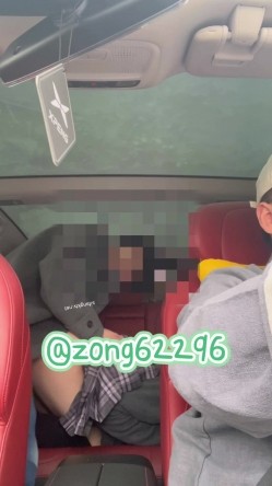 推特反差傻白甜【人活着就是为了六花】露脸大尺度，相当开放的小姐姐，3P4P暴力调教 截图2