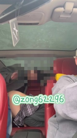 推特反差傻白甜【人活着就是为了六花】露脸大尺度，相当开放的小姐姐，3P4P暴力调教 截图5