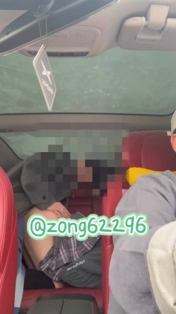 推特反差傻白甜【人活着就是为了六花】露脸大尺度，相当开放的小姐姐，3P4P暴力调教 截图8