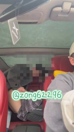 推特反差傻白甜【人活着就是为了六花】露脸大尺度，相当开放的小姐姐，3P4P暴力调教 截图9