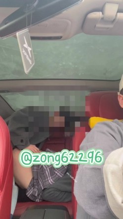 推特反差傻白甜【人活着就是为了六花】露脸大尺度，相当开放的小姐姐，3P4P暴力调教 截图10