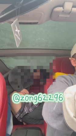 推特反差傻白甜【人活着就是为了六花】露脸大尺度，相当开放的小姐姐，3P4P暴力调教 截图12