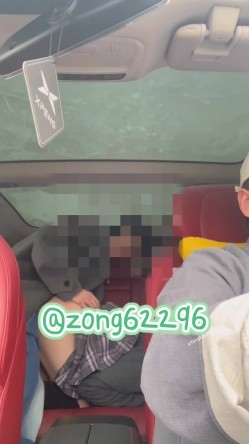 推特反差傻白甜【人活着就是为了六花】露脸大尺度，相当开放的小姐姐，3P4P暴力调教 截图13