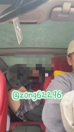 推特反差傻白甜【人活着就是为了六花】露脸大尺度，相当开放的小姐姐，3P4P暴力调教 截图14