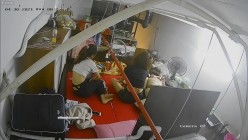 【极品稀缺 ️破解摄像头】极品服务员宿舍日常 ️小姐姐年轻美乳好坚挺 穿搭职业装制服很有气质 距离超近 高清1080P版 截图2